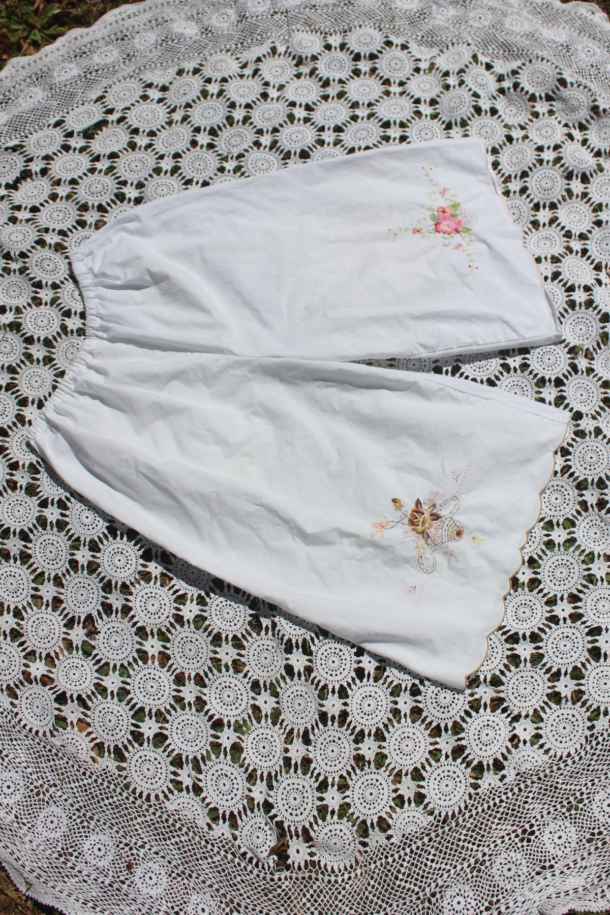 Capri pant - Brown & Pink embroidery