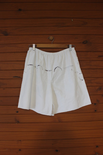 Shorts - White embroidery
