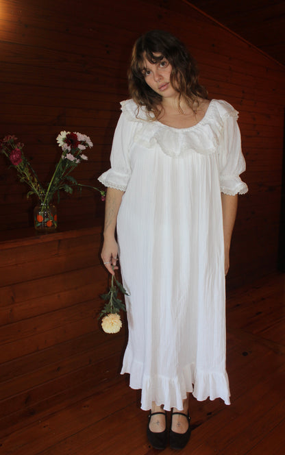 The Carmella dress - Maxi cream lace