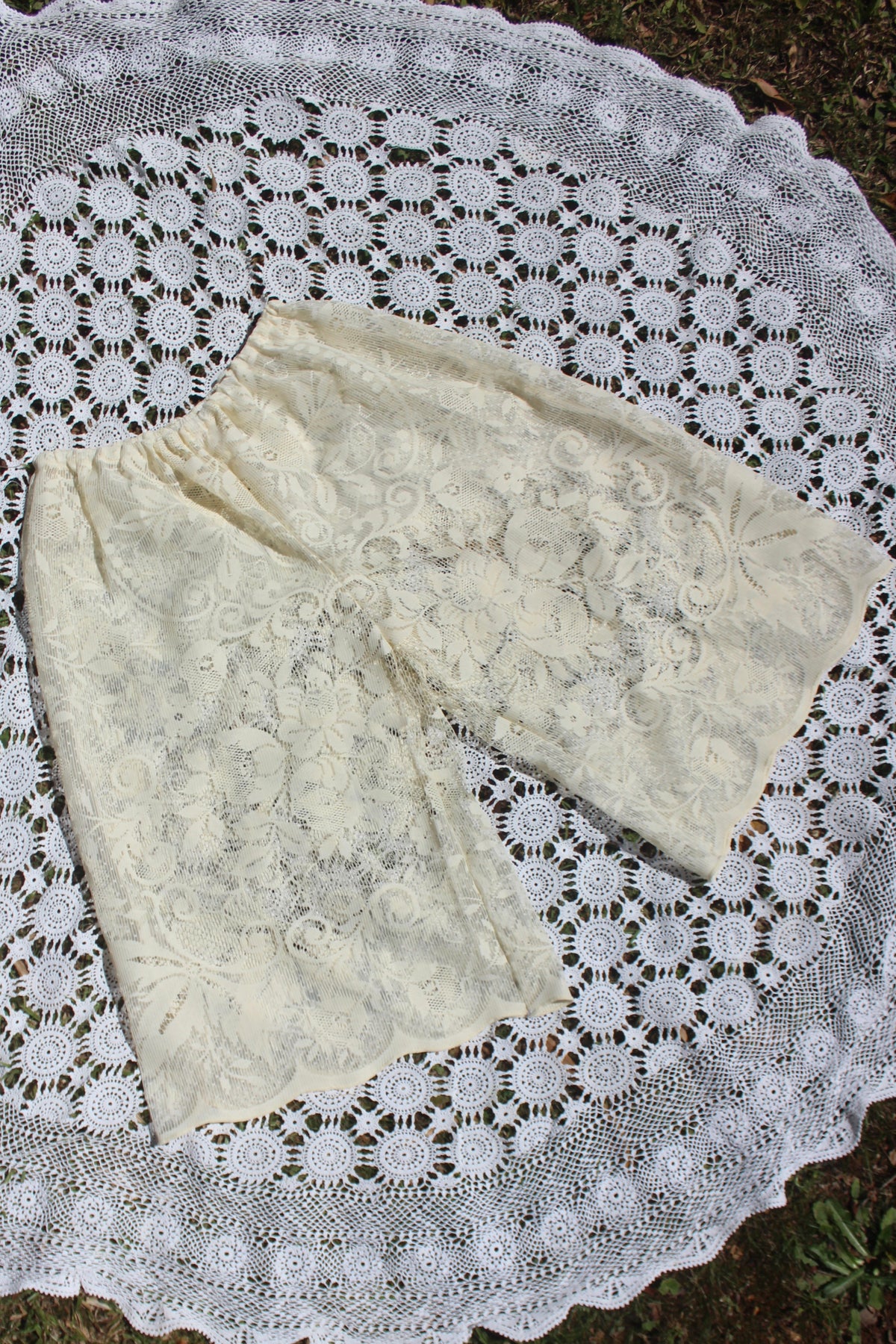Capri - Cream lace