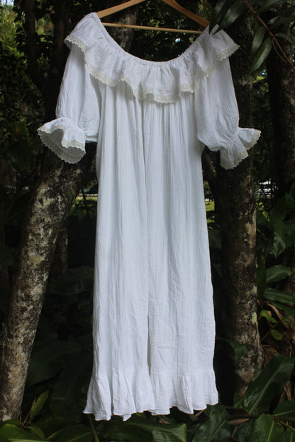 The Carmella dress - Maxi cream lace